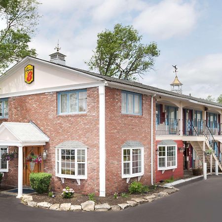 Super 8 By Wyndham Sturbridge Hotel Екстериор снимка