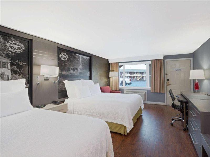 Super 8 By Wyndham Sturbridge Hotel Екстериор снимка