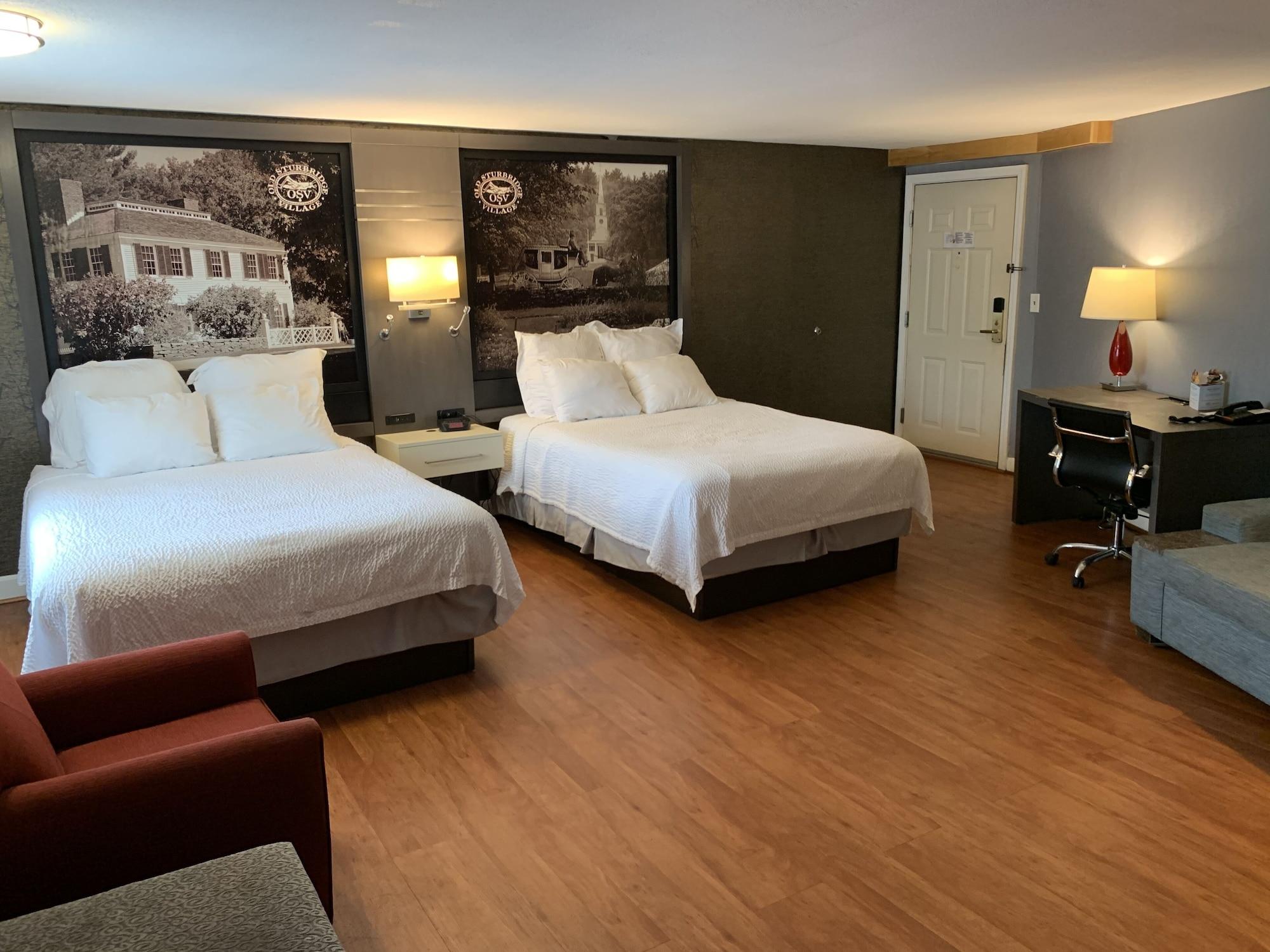 Super 8 By Wyndham Sturbridge Hotel Екстериор снимка