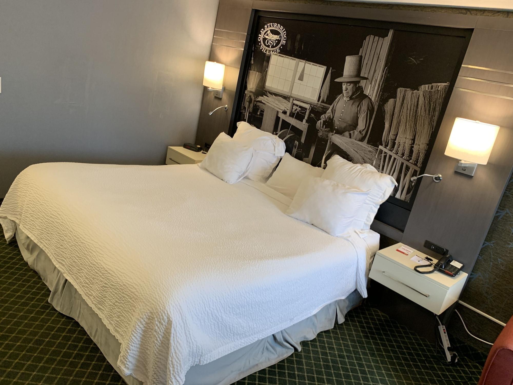 Super 8 By Wyndham Sturbridge Hotel Екстериор снимка