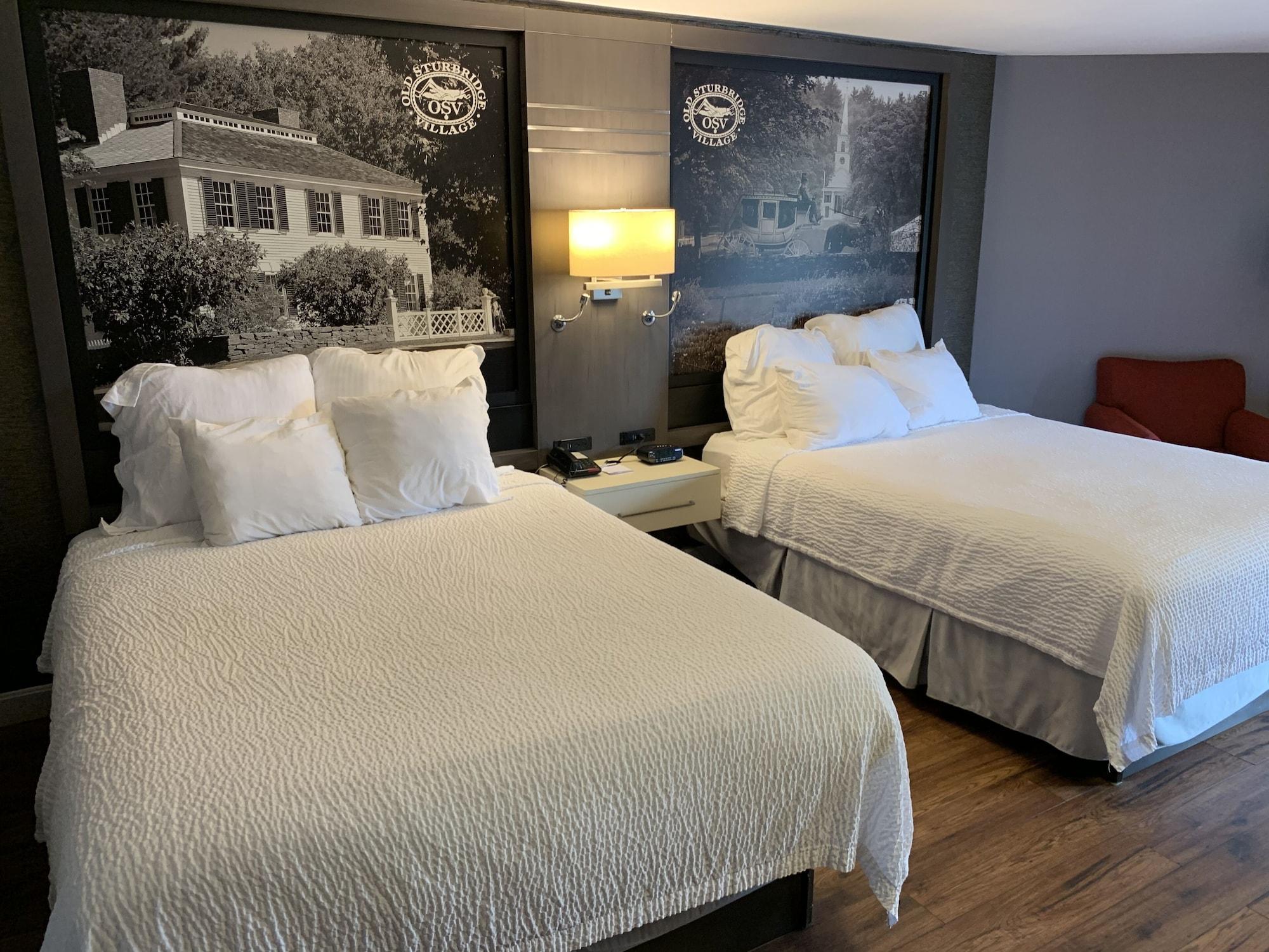 Super 8 By Wyndham Sturbridge Hotel Екстериор снимка