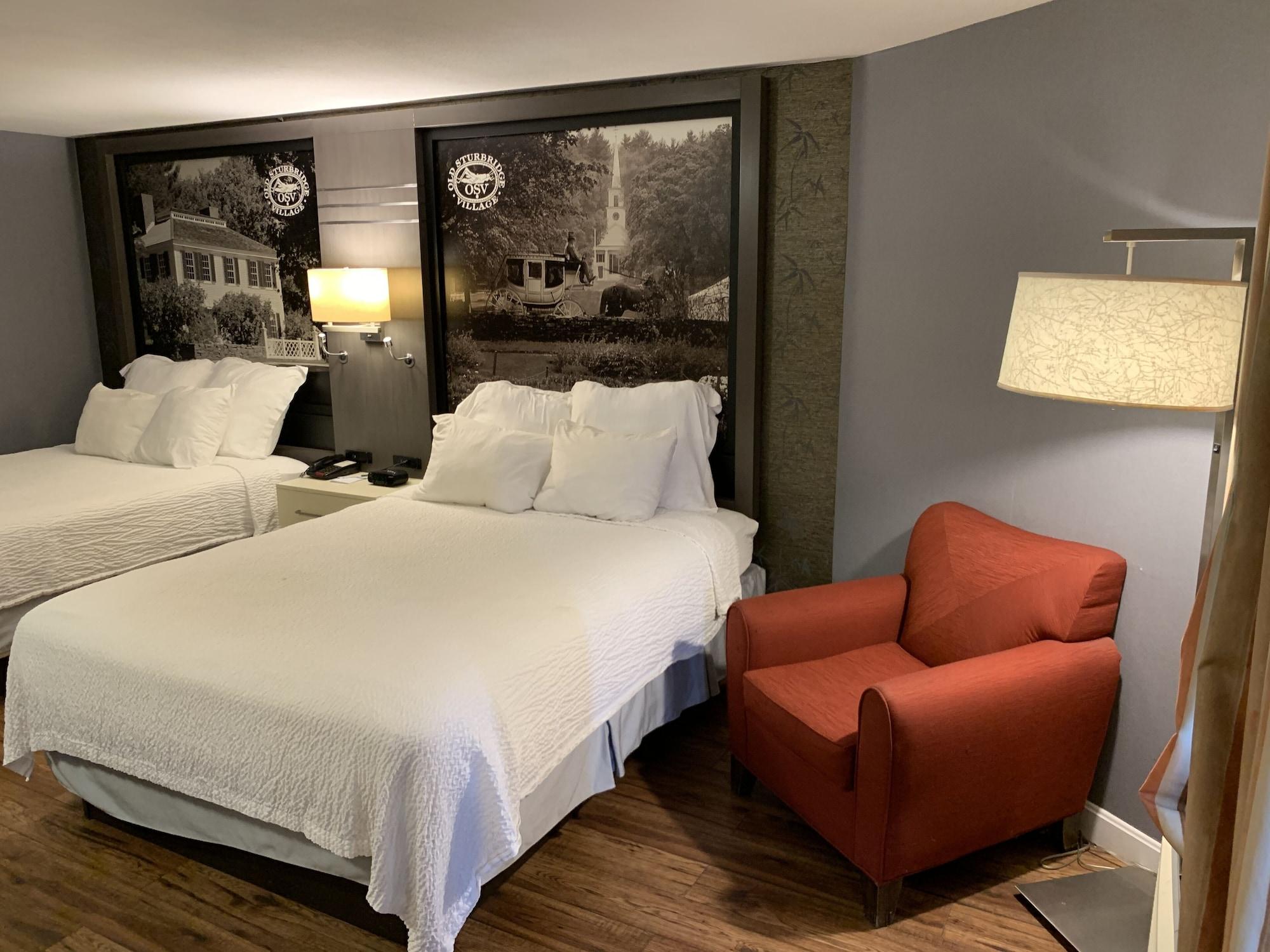 Super 8 By Wyndham Sturbridge Hotel Екстериор снимка