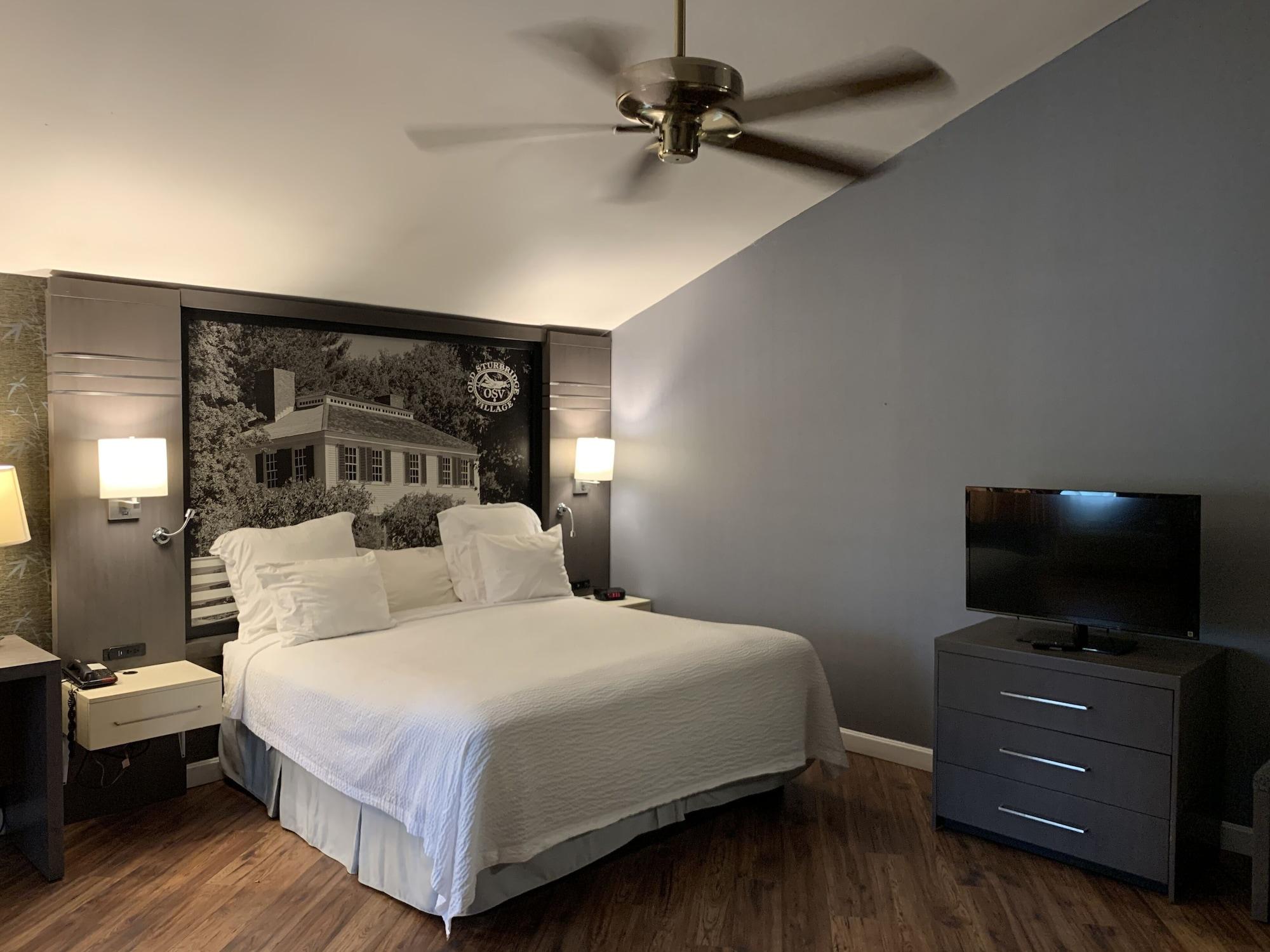 Super 8 By Wyndham Sturbridge Hotel Екстериор снимка