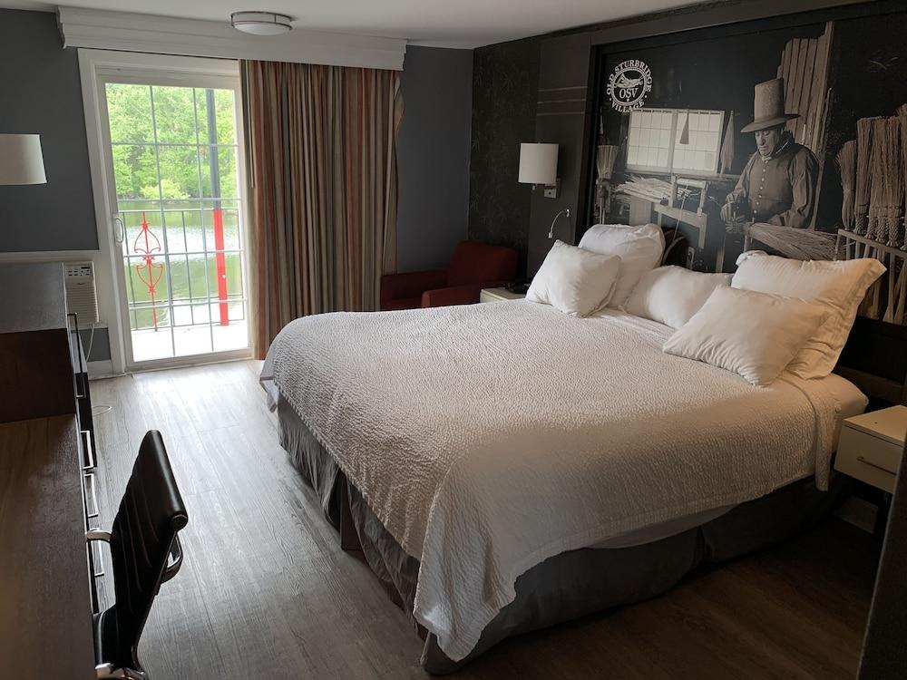 Super 8 By Wyndham Sturbridge Hotel Екстериор снимка
