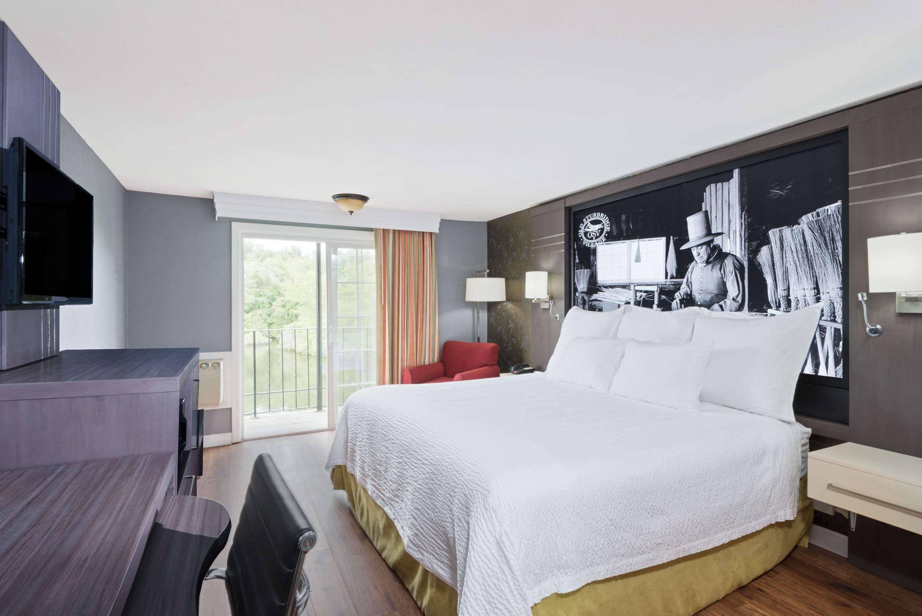 Super 8 By Wyndham Sturbridge Hotel Екстериор снимка