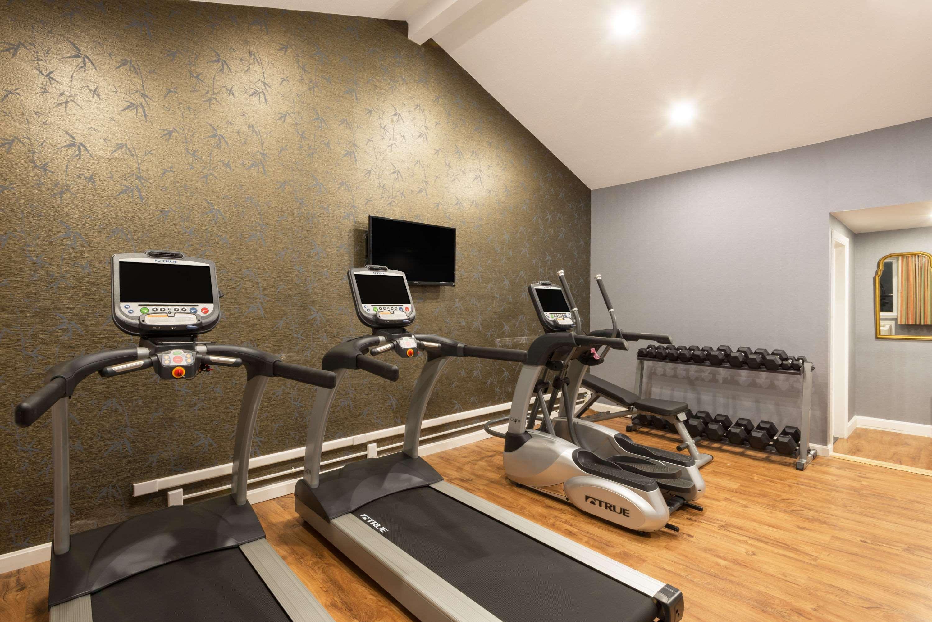 Super 8 By Wyndham Sturbridge Hotel Екстериор снимка