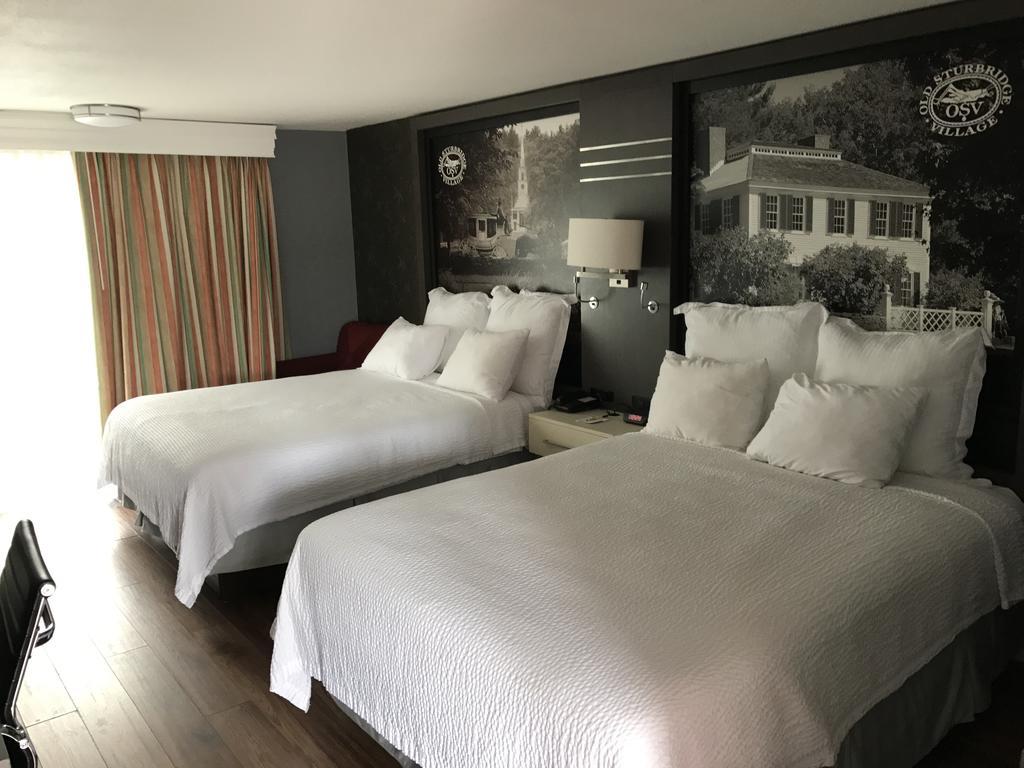 Super 8 By Wyndham Sturbridge Hotel Екстериор снимка