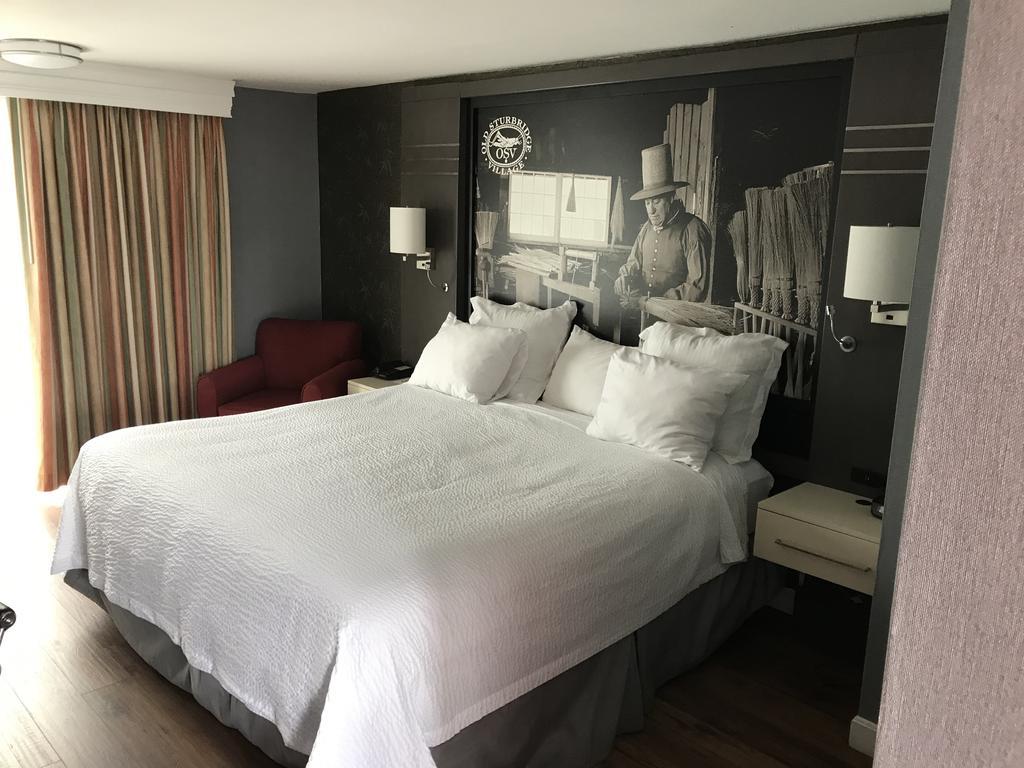 Super 8 By Wyndham Sturbridge Hotel Екстериор снимка