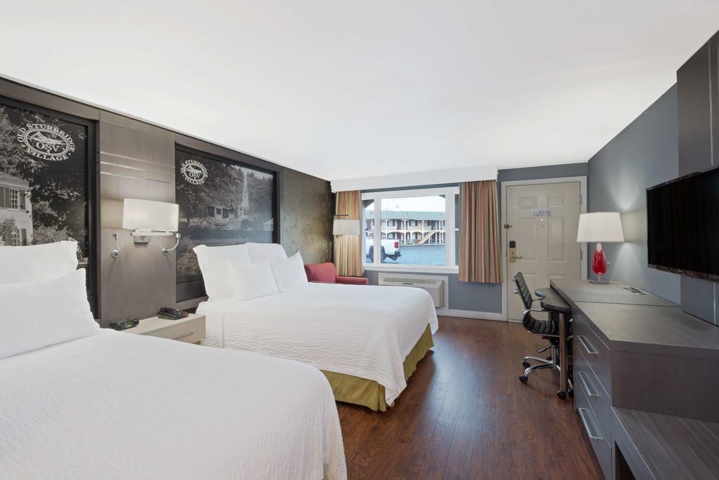 Super 8 By Wyndham Sturbridge Hotel Екстериор снимка