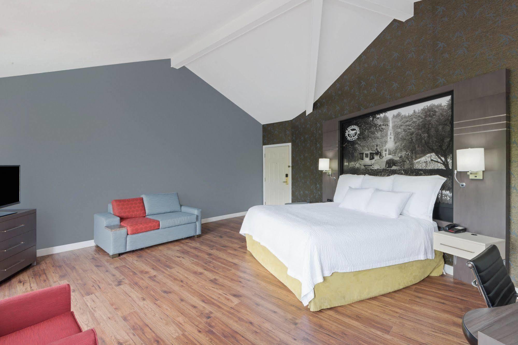 Super 8 By Wyndham Sturbridge Hotel Екстериор снимка